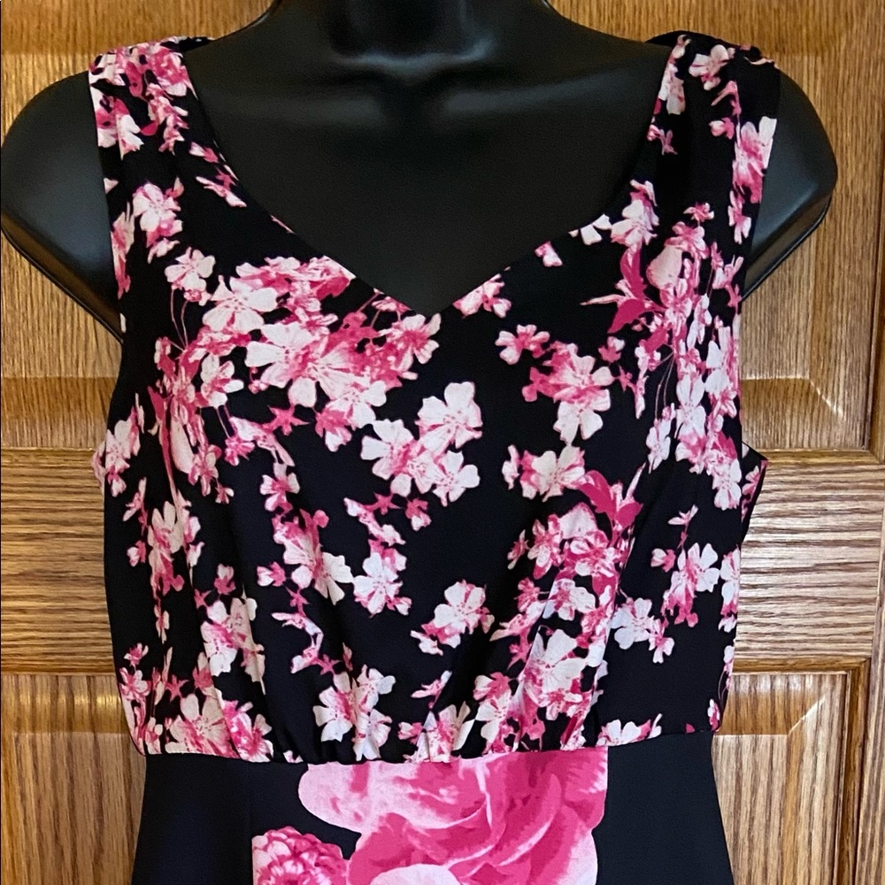 New York & Company Sleeveless Floral Dress